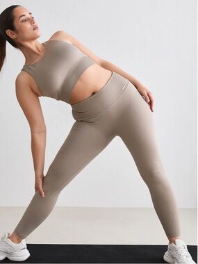 Dark Clay Ribbed Seamless Tights